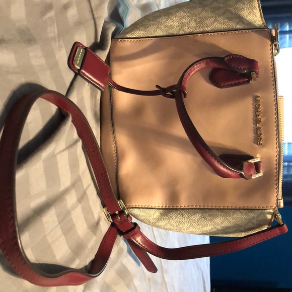 Micheal kors purse - Picture 1 of 9